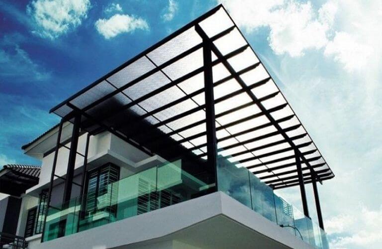 Có Nên Làm Mái Kính Cường Lực Cho Sân Thượng? Ưu & Nhược Điểm
