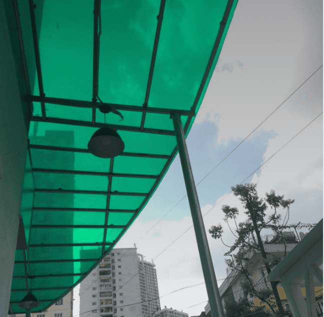 Mái Sân Thượng Lợp Poly Quận Bình Chánh HCM – Giải Pháp Che Nắng Mưa 