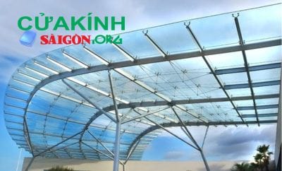 Mái che bằng kính cường lực đẹp, hiện đại cho không gian thêm sáng sủa, tự nhiên