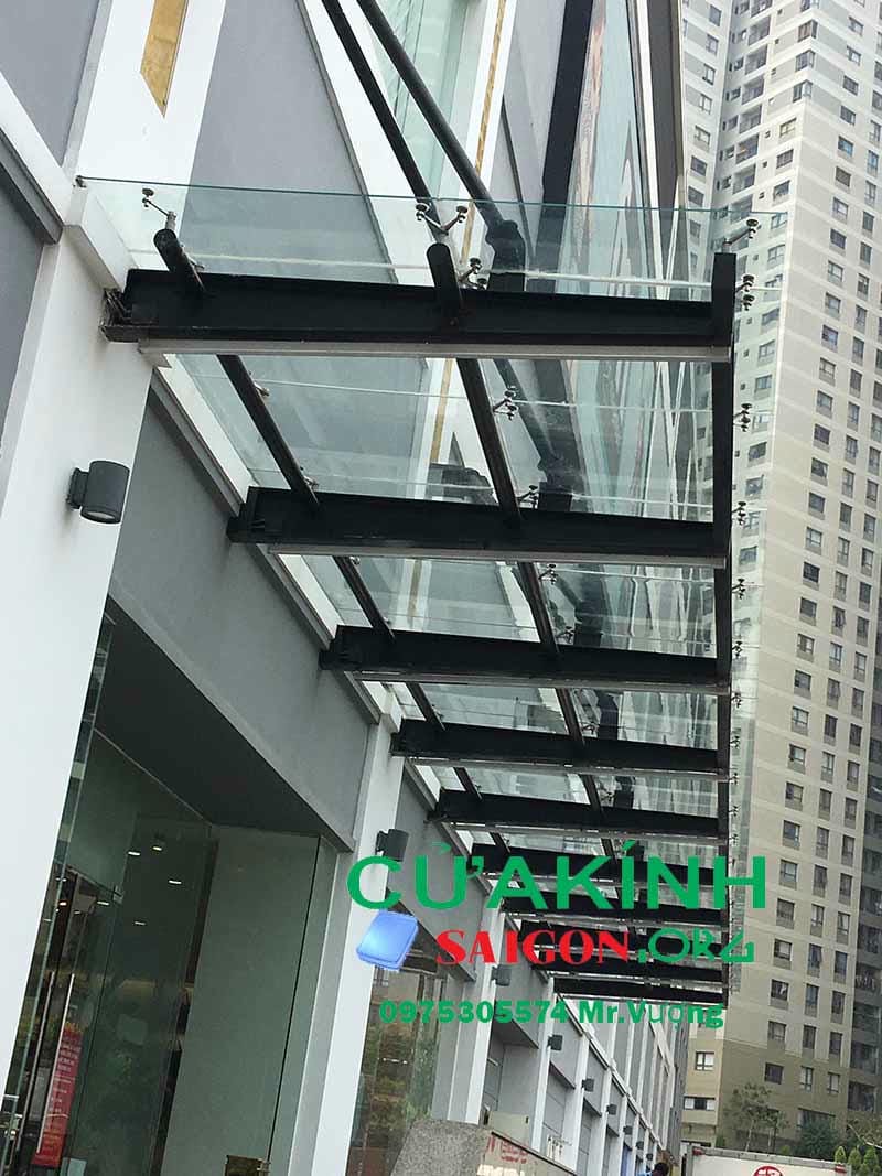 Địa chỉ thi công mái kính cường lực văn phòng