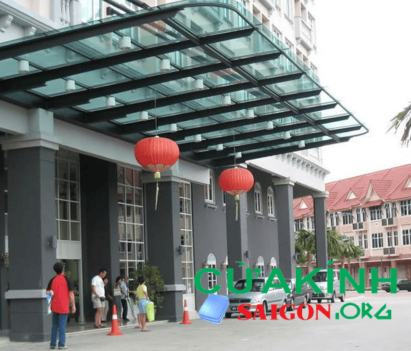 Lắp mái kính giá rẻ tại quận 5