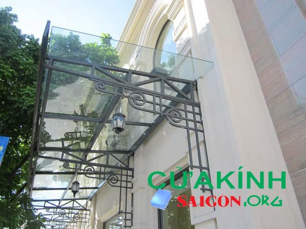 Thi công mái kính cường lực Bình Chánh