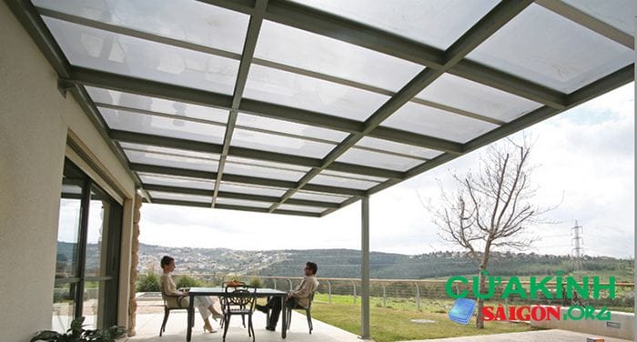 Mẫu mái hiên kính đẹp - Báo giá Mái hiên kính cường lực lấy sáng