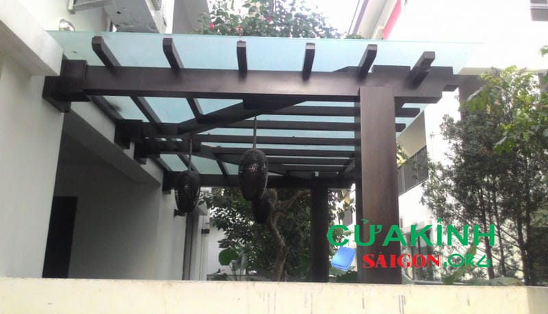 Thi công mái kính cường lực quận 7