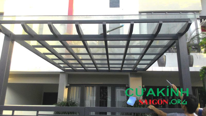 Thi công mái kính cường lực quận 9