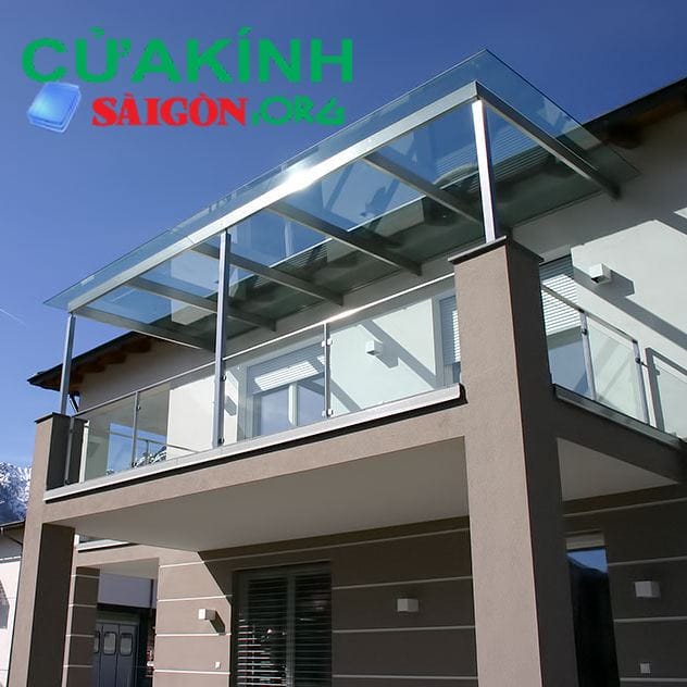 Thiết kế sang trọng với mái kính cường lực khung inox