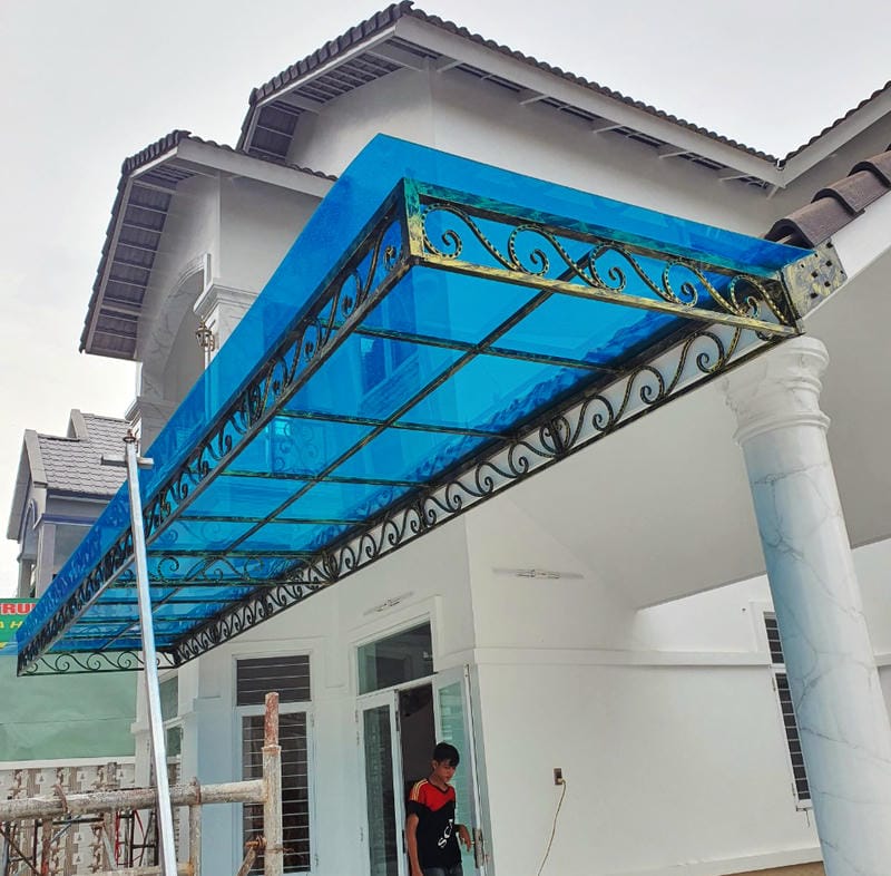 Lắp Đặt Mái Poly Lấy Sáng Tại Quận 10 HCM – Giá Tốt, Bền Đẹp