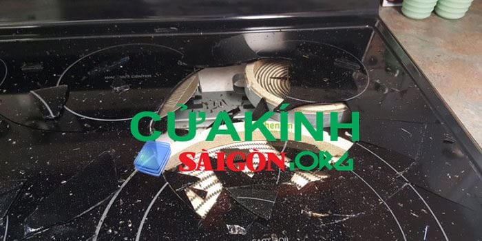 Cách xử lí trường hợp mặt kính bếp bị vỡ