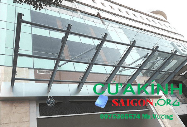 Lắp mái kính cường lực quận Tân Phú