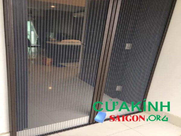 Lắp cửa lưới chống muỗi cho biệt thự