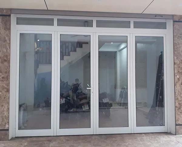 Nên làm cửa chính bằng gì để an toàn cho ngôi nhà ?