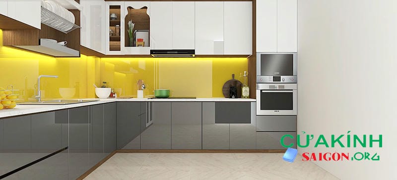 Kính màu ốp bếp nhà ở quận 8