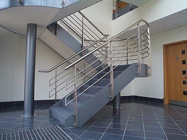 Những mẫu tay vịn cầu thang inox, bền bỉ, tiện lợi nên có trong mỗi gia đình