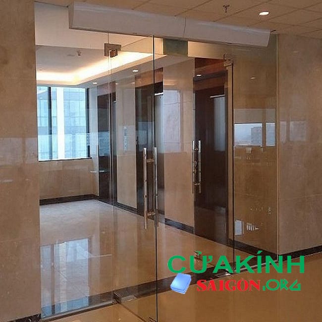 Lắp kính thủy lực văn phòng quận 2