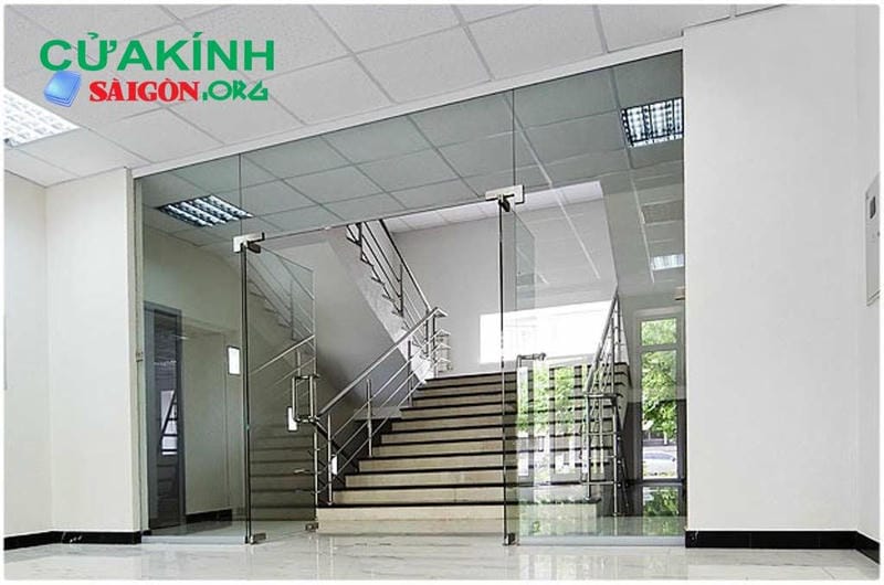 Cửa kính cường lực có an toàn không?