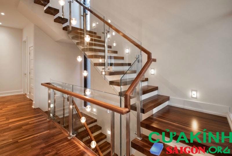 Vách kính cầu thang giá rẻ tại hcm