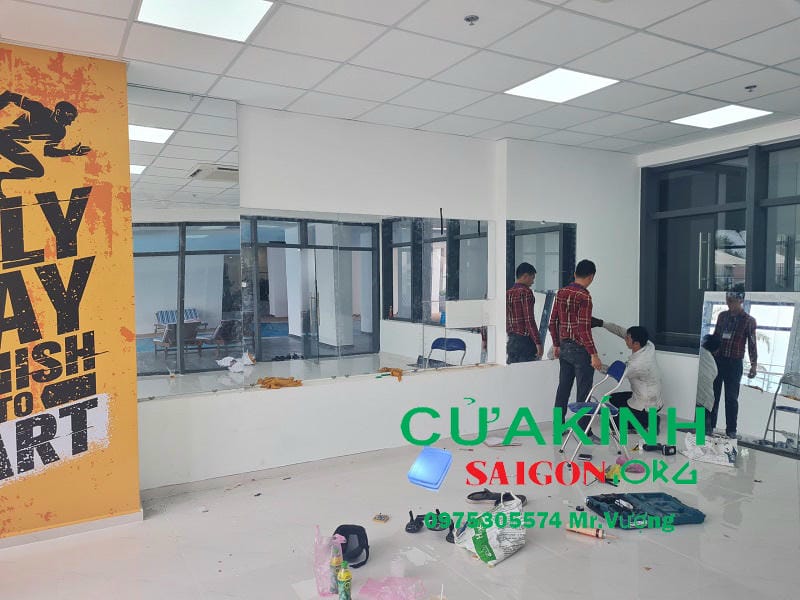Làm kính cường lực ở Cần Giuộc【✔️0975305574】
