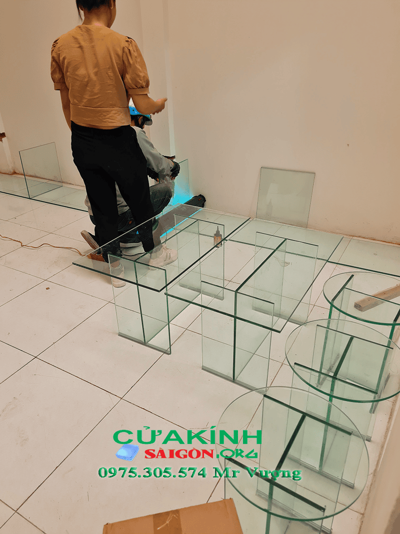 Cắt kính cường lực theo yêu cầu Quận 1