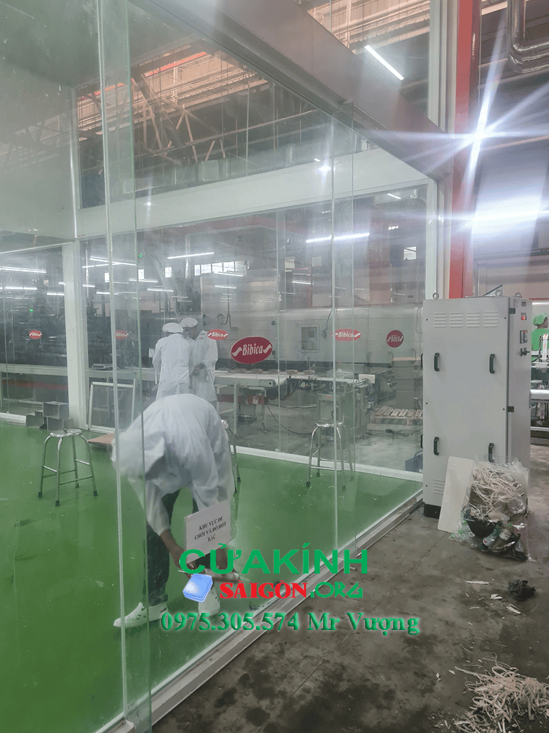 Vách kính cường lực Quận 1