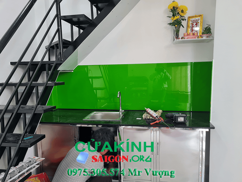 Kính màu ốp bếp quận 1