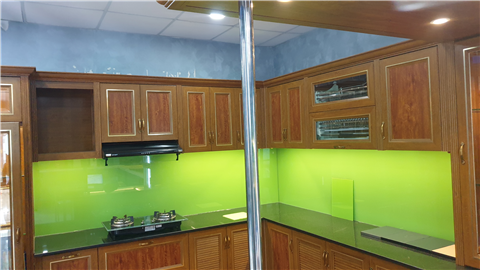 Kính Ốp Bếp Màu Đẹp – Thi Công Nhanh, Bảo Hành Dài Hạn Tại TpHCM