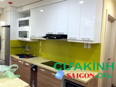 Thi công kính ốp bếp quận 3