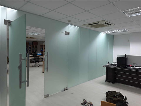Vách Kính Quận 2 HCM Nhà Ở, Shop, Văn Phòng - Thi Công Uy Tín