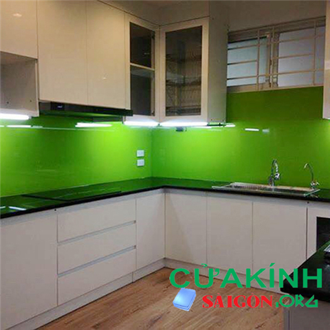 Lắp kính màu ốp bếp quận 1
