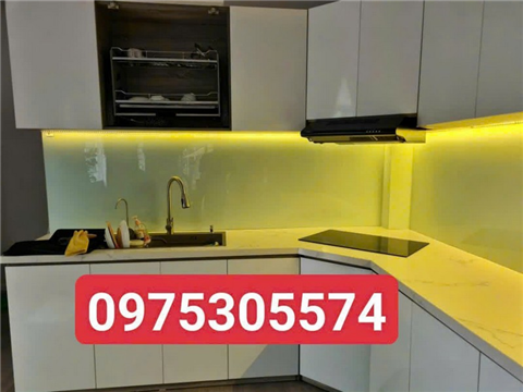 Kính ốp bếp đẹp, dễ vệ sinh, bền màu Quận Quận 4 TP.HCM