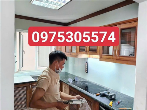 Địa chỉ thi công kính ốp bếp Quận 5 HCM uy tín, giá tốt