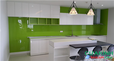 Thi công kính màu ốp bếp tại huyện Nhà Bè