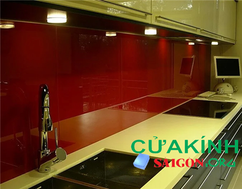 Thi công kính ốp bếp màu quận 12