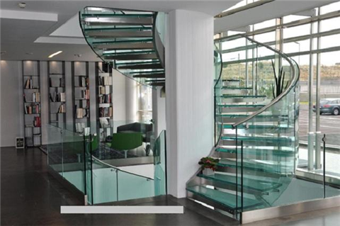 Báo Gía Thi Công Làm Kính Cong Tại HCM, Năm 2025