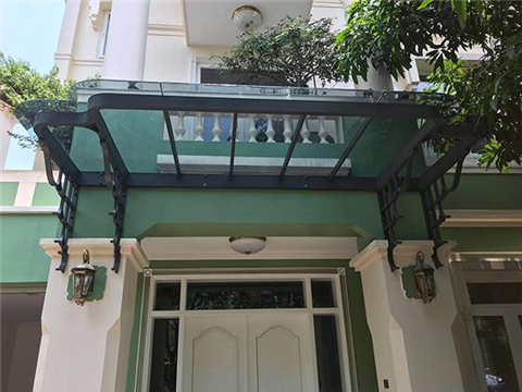 Thi Công Mái Kính Ban Công TPHCM – Đẹp, An Toàn, Lắp Đặt Nhanh Quận Tân Bình