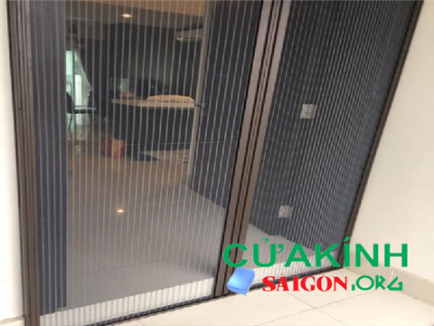 Lắp cửa lưới chống muỗi cho biệt thự