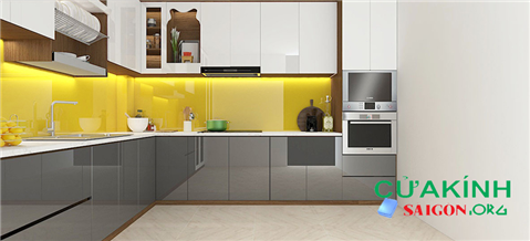 Kính màu ốp bếp nhà ở quận 8