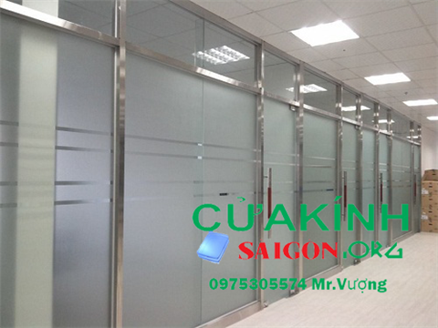 Nhận thi công vách kính giá rẻ quận 10