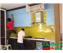 Nhận thi công kính màu ốp bếp tại HCM