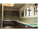 Thi công kính ốp bếp quận 5