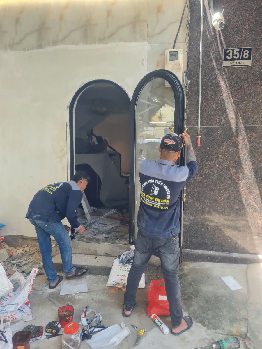 Cửa Kính Cường Lực HCM Giá Bao Nhiêu? Báo Giá Trọn Gói 2026